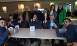 Ünlü oyuncu Çelebi down sedromlu bireylerin çalıştığı kafede