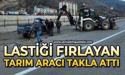 Lastiği fırlayan tarım aracı takla attı: 1 yaralı