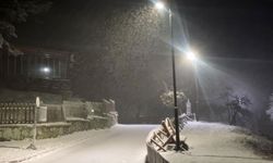 Bayram sabahına beyaz örtüyle uyandılar