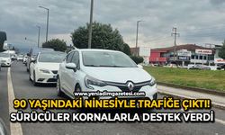 90 yaşındaki ninesiyle trafiğe çıktı! Sürücüler kornalarla destek verdi