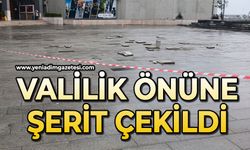 Valilik önüne şerit çekildi