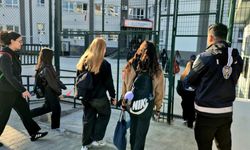 Polis okul önlerinde kuş uçurtmuyor