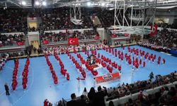 23 Nisan coşkusu: Çocukların gösterileri ayakta alkışlandı