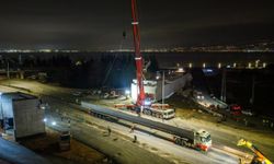 700 tonluk vinçle 9 saatlik gece operasyonu