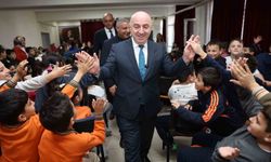 Belediye Başkanı Muzaffer Bıyık, ilkokul öğrencilerine yerel yönetimleri anlattı