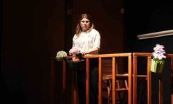 Kanseri yendi, kendi hayatını yazıp oynadı