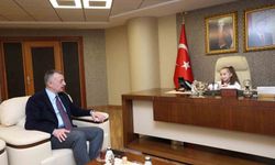 Koltuğu devralan minik başkan ilk talimatlarını verdi