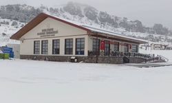 Nisan ayında beyaz örtüyle kaplandı