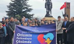 Otizm farkındalığı için gökyüzüne balon bıraktılar
