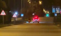 Polisten kaçan plakasız motosikletlinin yakalanma anı kamerada