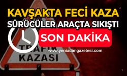 Kavşakta feci kaza: Sürücüler araçta sıkıştı