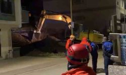 Temel kazısında toprak kaydı, çatırdama sesleri gelen 5 katlı bina boşaltıldı