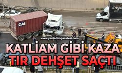 Tır makaslayarak karşı şeride geçti