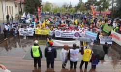 1 Mayıs yağmur altında halaylarla kutlandı