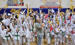 305 tekvando sporcusu kuşak atlama heyecanı yaşadı