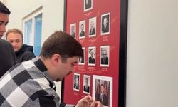 CHP Gençlik Kolları üyeleri Kılıçdaroğlu'nun fotoğrafının üstüne Özgür Özel'in fotoğrafını yapıştırdı