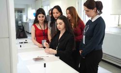Geleceğin diş hekimleri ve eczacıları sektörün nabzını tuttu
