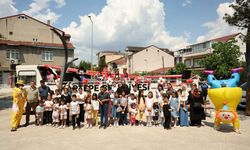 Kartepe'de gezici eğlence otobüsü çocuklara bayram coşkusu yaşatıyor