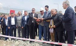 Temel atma töreninde protokol bir araya geldi
