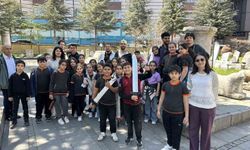 Üniversite öğrencilerinin yazıp sahnelediği oyun, miniklerden büyük alkış topladı