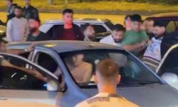 Araçtaki 2 kişiyi darbettiler