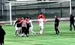 Karabük'te 1. Amatör Lig maçında saha karıştı