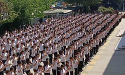 537 öğrenciden dev kaşık oyunu koreografisi