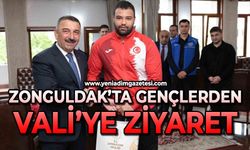 Zonguldak'ta gençlerden Vali'ye ziyaret