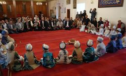 530 yıllık vakıf geleneğiyle 25 çocuk sünnet ettirildi