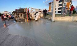 Bolu'da beton mikseri devrildi: 1 yaralı