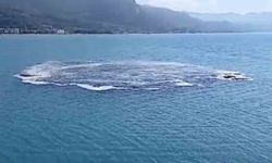 Deniz 10 dakika boyunca kabarınca vatandaşlar panik yaşadı
