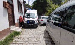 Park edilen araçlardan ambulans sokağa giremedi