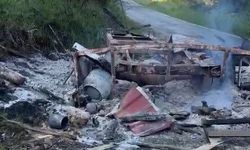 Park halindeki karavan ile iş makinesi yandı