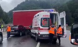 Tırdan ayrılan dorseye otomobil çarptı: 2 yaralı
