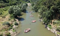 Gençler 12 kilometre kürek çekti