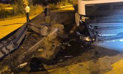 Kontrolden çıkan tır bariyerlere çarptı
