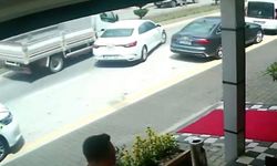 Park yerinden çıkan otomobile kamyon çarptı