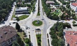 Trafik güvenliği için yol çizgileri yenileniyor