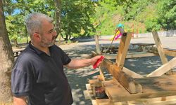 Yenice Belediye Başkanı Karakaş işçileri dinlendirdi, kendisi çalıştı