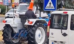 Traktör sürücüsünden yağmura karşı 'dubalı' önlem