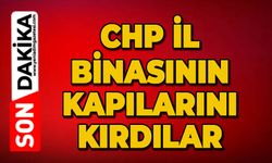 CHP İl binasının kapılarını kırdılar