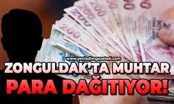 Zonguldak’ta muhtar para dağıtıyor