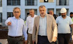 Baraçlı, Kartepe Evleri'ndeki son hazırlıkları yerinde değerlendirdi