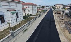 Başkan Özlü direksiyonu geçti yeni asfaltlanan yolları yerli otomobil ile test etti