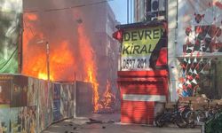 Konteynerdeki yangın iki işletmeye sıçradı: Mahalleli sokağa döküldü