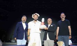 Sarımsak festivalinde sahne alan Sefo, binlerce vatandaşa unutulmaz bir gece yaşattı