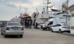 Su alan gemi batma tehlikesi geçirdi, 13 mürettebat tahliye edildi