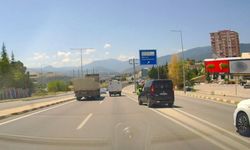 Trafiği tehlikeye düşüren araçlar kamerada