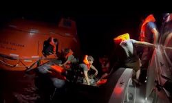 Batma tehlikesindeki gemiyi terk etmek zorunda kalan 13 kişilik mürettebat böyle kurtarıldı