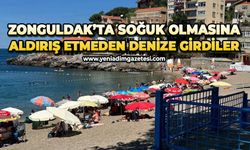 Soğuk olmasına aldırış etmeden denize girdiler